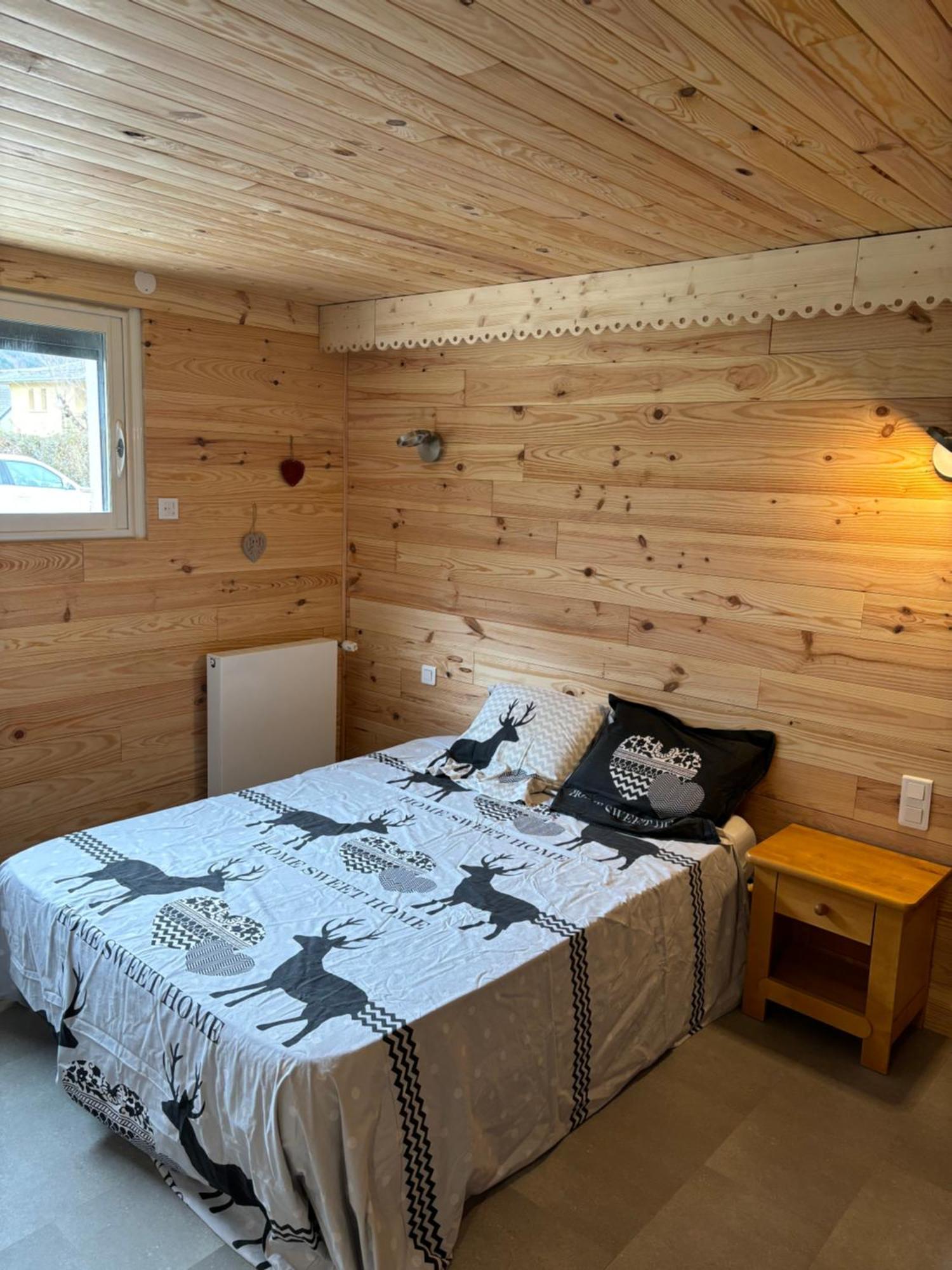 L'Oursiere A Saint Mamet Apartamento Exterior foto